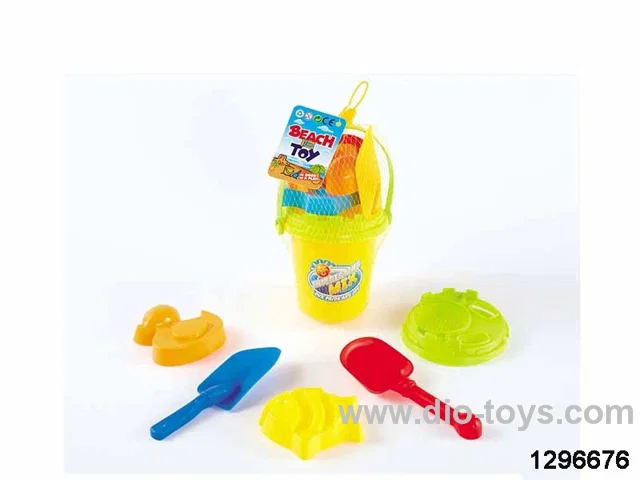 6 pieces of beach equipment